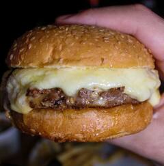 X Burguer + Batata Frita